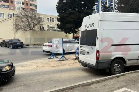 Bakıda içməli su xəttində qəza: Yolda hərəkət çətinləşdi 