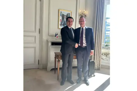 Hikmət Hacıyev Parisdə Makronun müşaviri ilə görüşdü