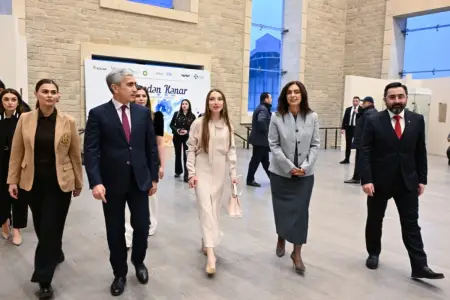 Prezidentin gəlini “Çərçivədən kənar” adlı inklüziv incəsənət sərgisində – FOTOLAR