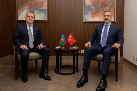 Ceyhun Bayramov Ər-Riyadda Hakan Fidanla görüşdü