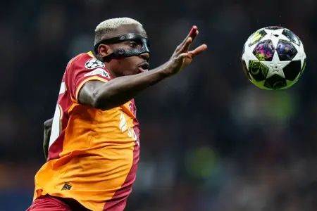 Osimhenin qolu sındı