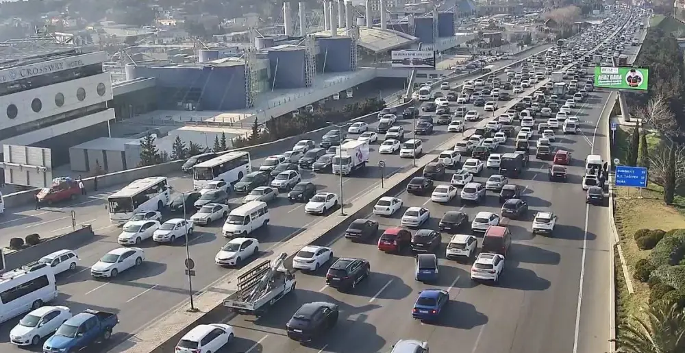 Hazırda yollar - 22 istiqamət üzrə tıxac var 