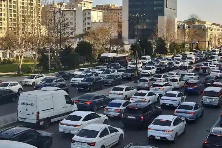 Hazırda yollar - 22 istiqamət üzrə tıxac var 