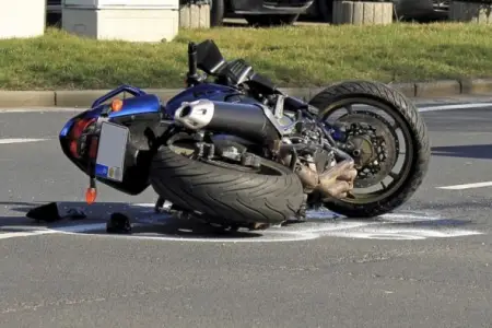 Abşeronda motosiklet yük maşınına çırpıldı: 31 yaşlı sürücü öldü 