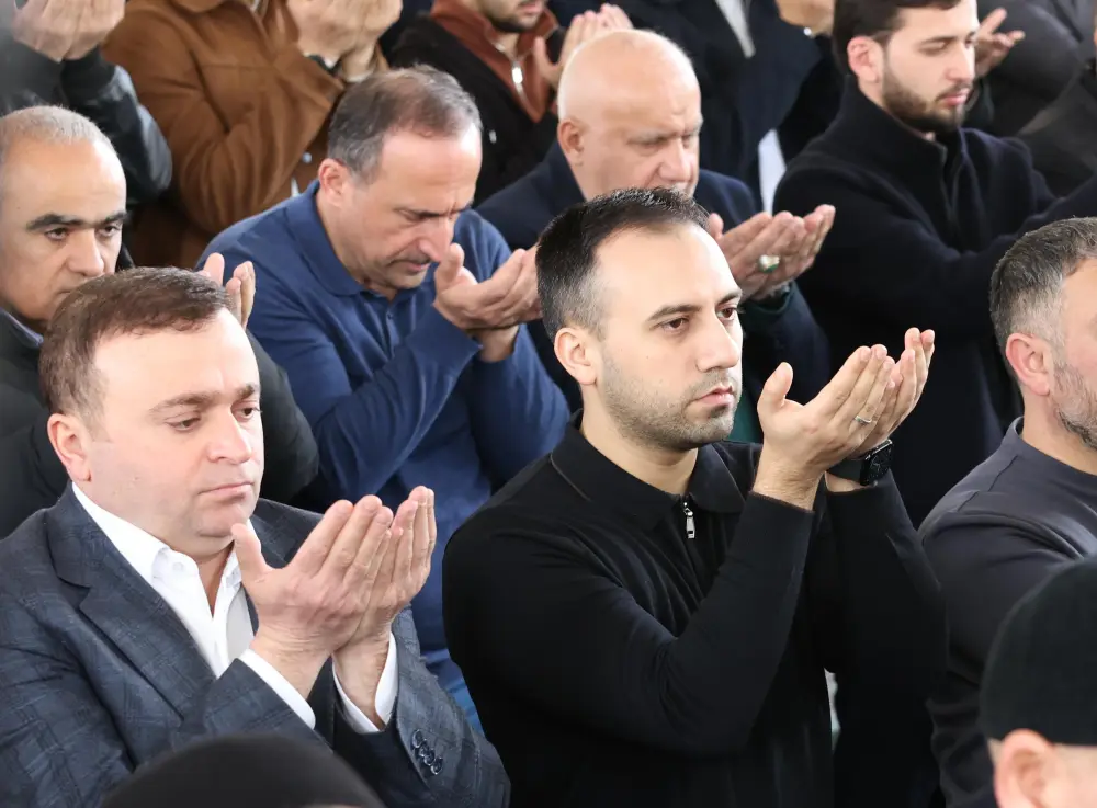 Təzəpir məscidində bayram namazı qılındı - FOTOLAR