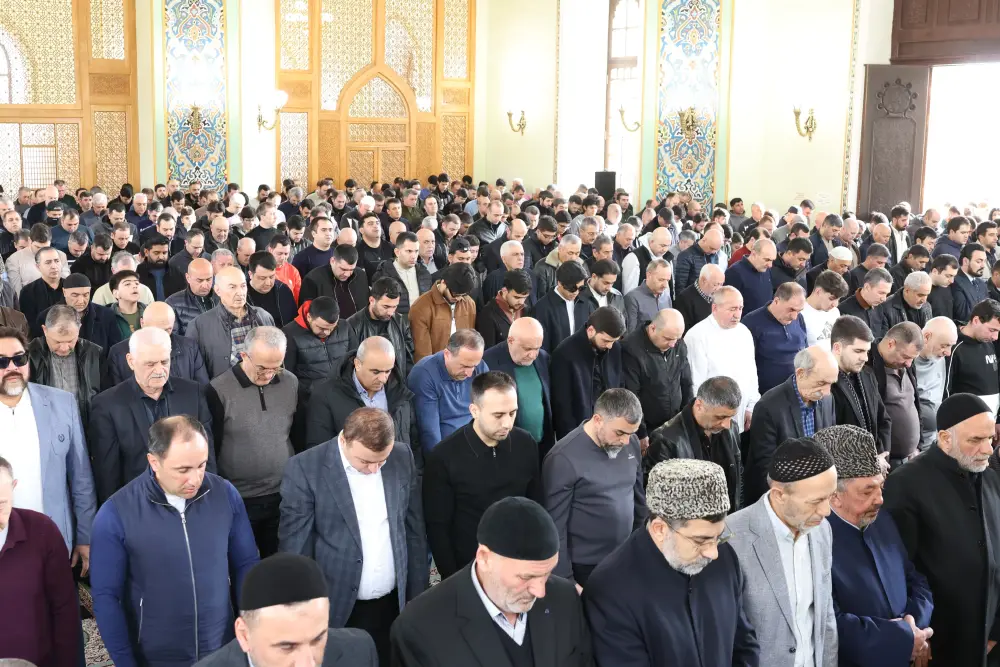 Təzəpir məscidində bayram namazı qılındı - FOTOLAR