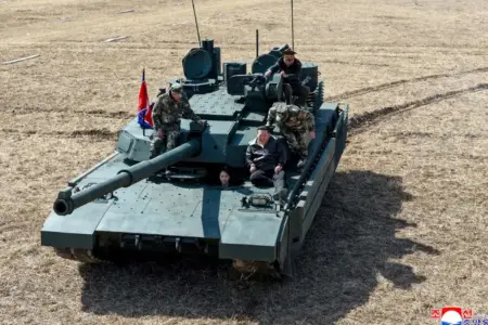 13 yaşlı qızı ilə tank sürdü - FOTOLAR