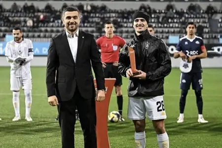 "Neftçi"nin futbolçusu mükafatlandırıldı