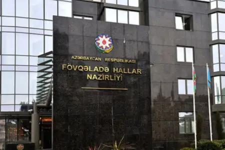 Kürdəmirdə "Mercedes" yandı - VİDEO