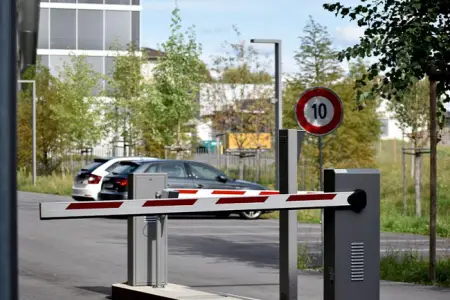 Bakıda mühafizəçinin şlaqbaum "oyunu"  - Sakinlərin haqlı narazılığı
