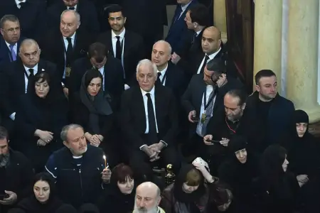 Sahibə Qafarova II İliyanın dəfn mərasimində