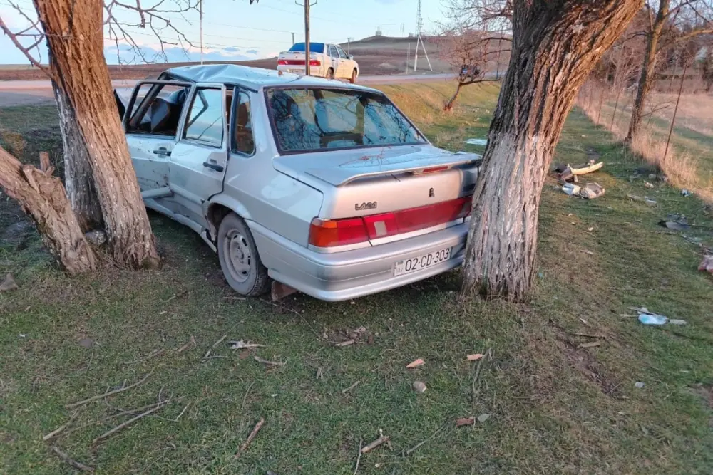 Şəmkirdə eyni vaxtda iki qəza: 4 nəfər xəsarət aldı – FOTOLAR