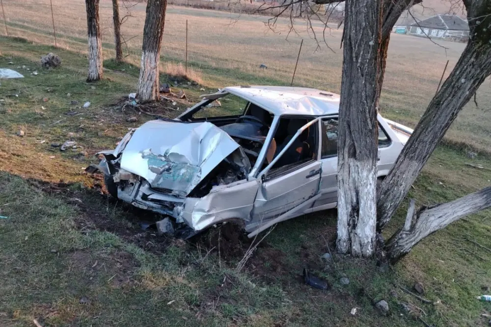 Şəmkirdə eyni vaxtda iki qəza: 4 nəfər xəsarət aldı – FOTOLAR