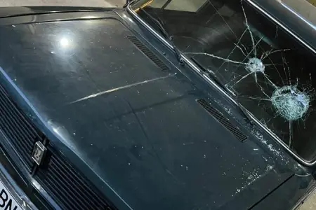 Şəmkirdə dava: ana və oğlunu döydü, avtomobilini isə əzdi