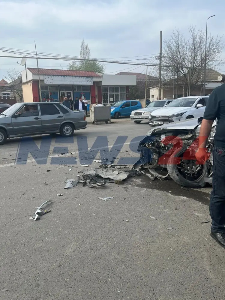 Saatlıda minik avtomobili yük maşını ilə toqquşdu - Foto - Video