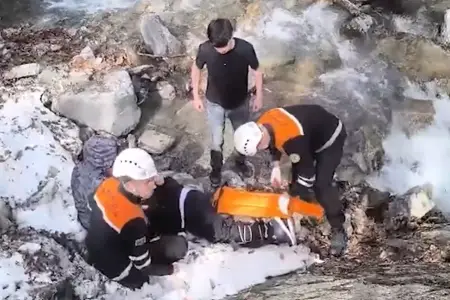 Qəbələdə 50 yaşlı kişi dağda yıxılaraq xəsarət aldı – VİDEO