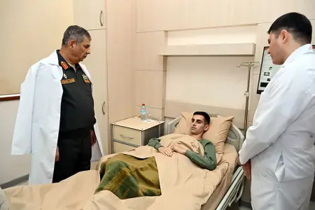 Zakir Həsənov müalicə olunan hərbçilərə baş çəkdi - Fotolar