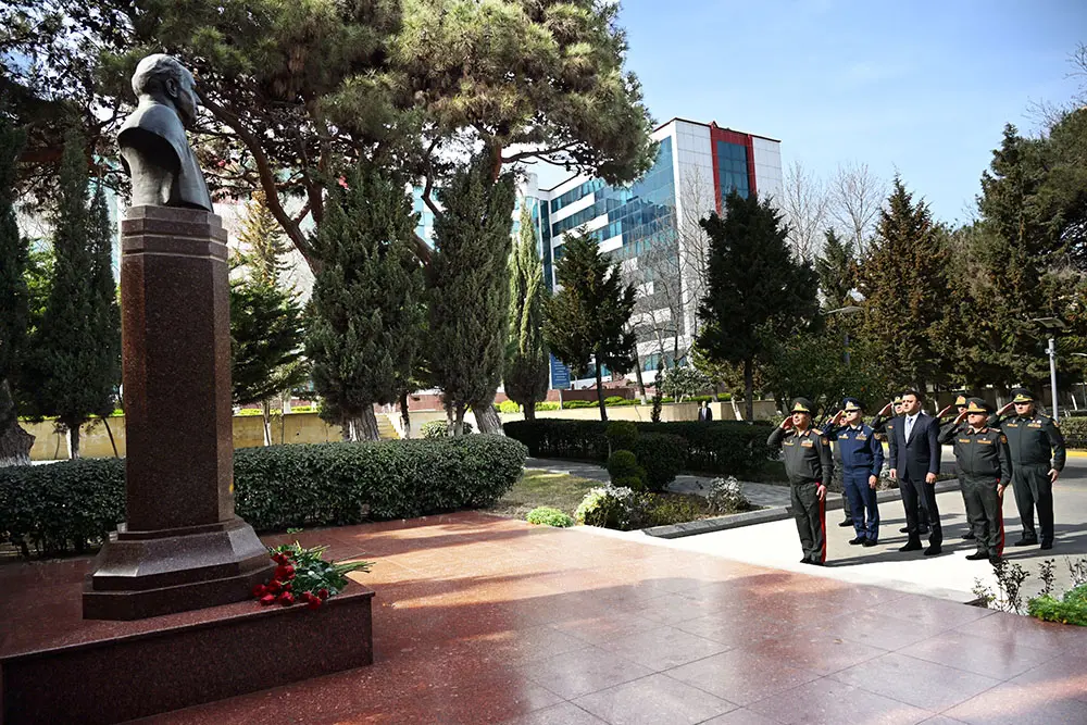 Zakir Həsənov müalicə olunan hərbçilərə baş çəkdi - Fotolar