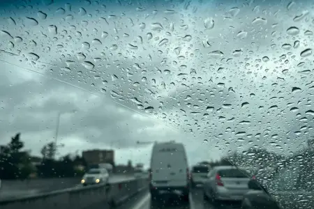 Yağıntılı hava şəraiti müşahidə olunur, Şahdağa qar yağır