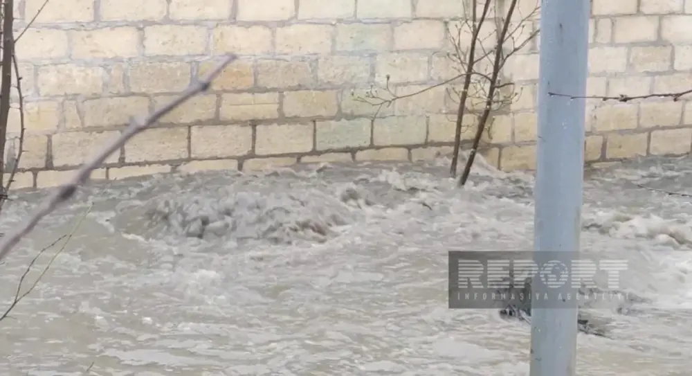 Qubada evləri su basdı - Fotolar