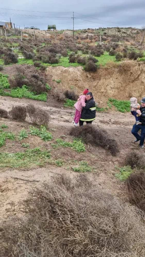 Samuxda xilasetmə: Bir ailənin 4 üzvü çaydan çıxarıldı