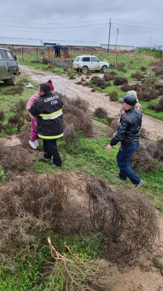 Samuxda xilasetmə: Bir ailənin 4 üzvü çaydan çıxarıldı