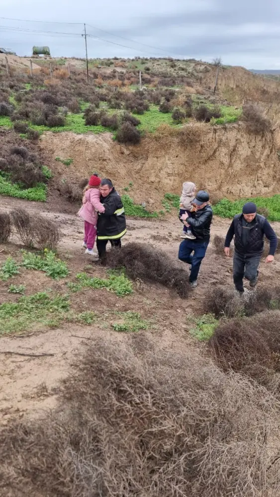 Samuxda xilasetmə: Bir ailənin 4 üzvü çaydan çıxarıldı