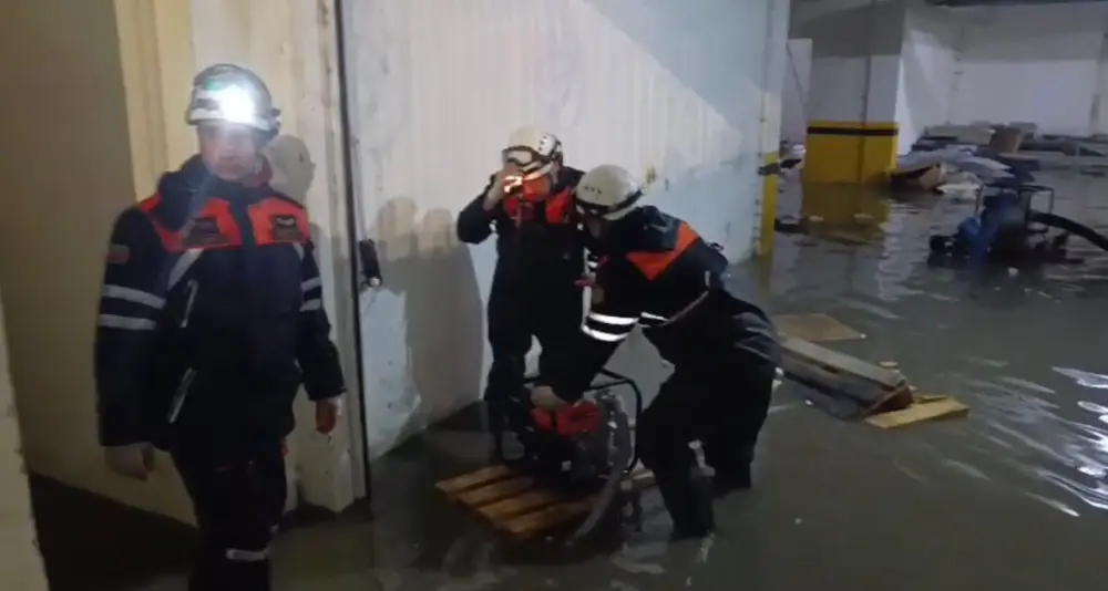 FHN 4-ü uşaq olmaqla 18 nəfəri xilas etdi- Video