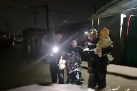 İntensiv yağışla bağlı 33 nəfər təxliyə edilib - Video