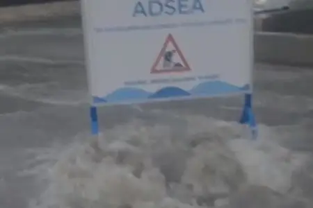 Bakı səhəri belə açdı - Yağışlı yollardan yeni görüntülər