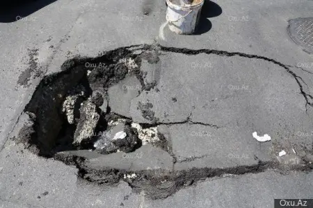 Bakıda yol çökdü - FOTOLAR