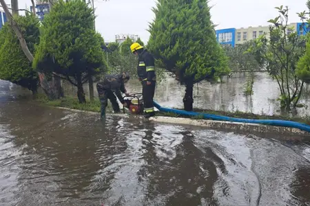 Sumqayıtda yarımstansiya ərazisi sel sularından təmizlənir