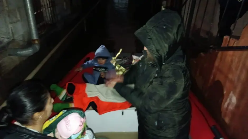 118 nəfər su basmış ərazilərdən təxliyə edildi - Video 