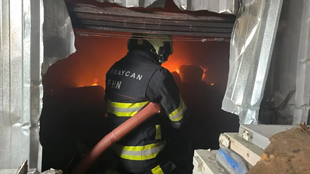 SON DƏQİQƏ: Binəqədidəki anbar yanğını məhdudlaşdırıldı - Yeniləndi