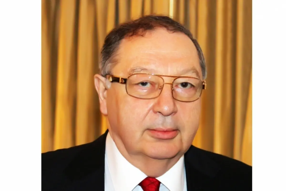 Prezident Cəmil Əliyevi təltif etdi 