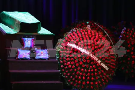 Prezident və xanımı Rasim Balayevlə vida mərasiminə əklil göndərdi