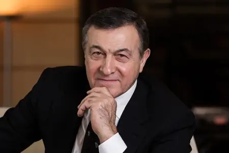 Araz Ağalarov 40 illik həyat yoldaşından ayrıldı