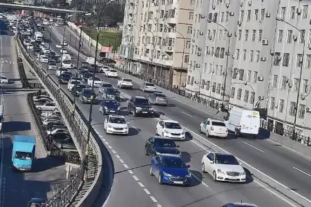 Bakıda 14 istiqamətdə tıxac müşahidə olunur