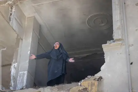 İranda yaşayış binalarına zərbə: 11 nəfər öldü, yaralılar var