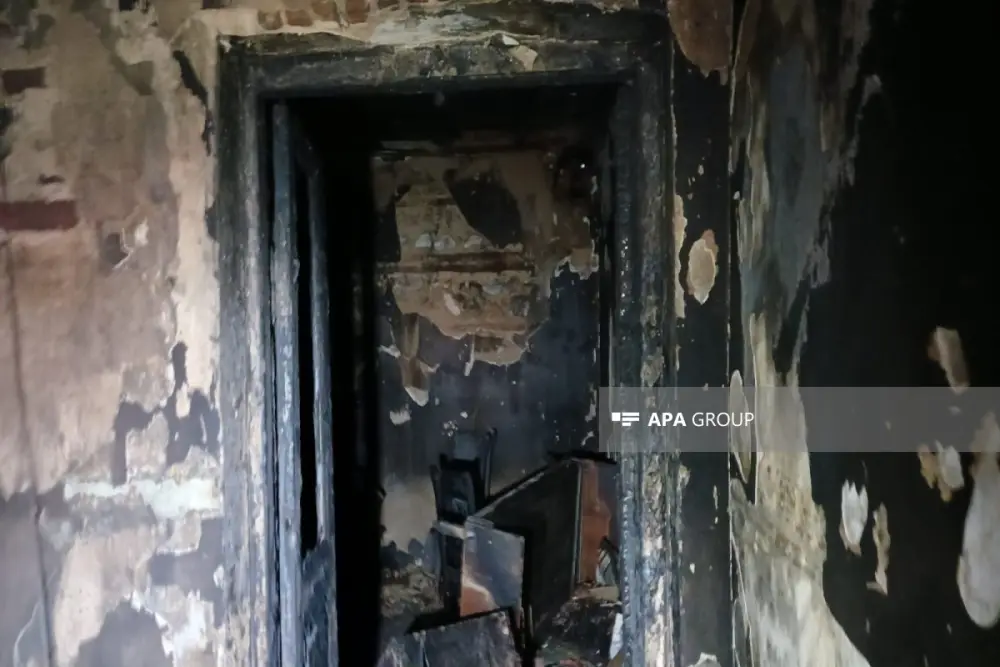 Gəncədə yaşayış binasında yanğın oldu, sakinlər təxliyə edildi - FOTO