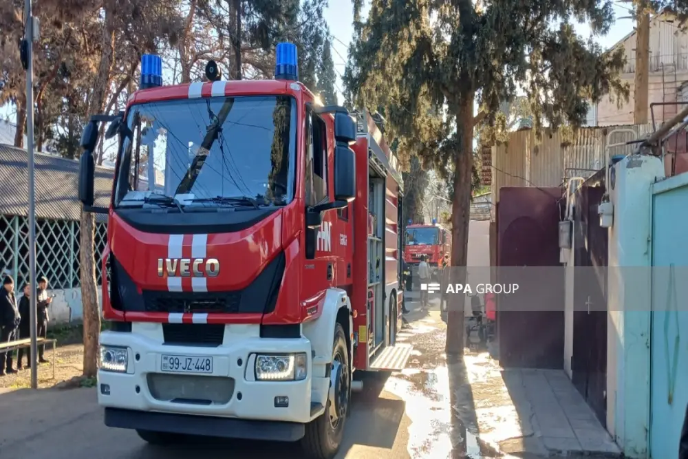 Gəncədə yaşayış binasında yanğın oldu, sakinlər təxliyə edildi - FOTO