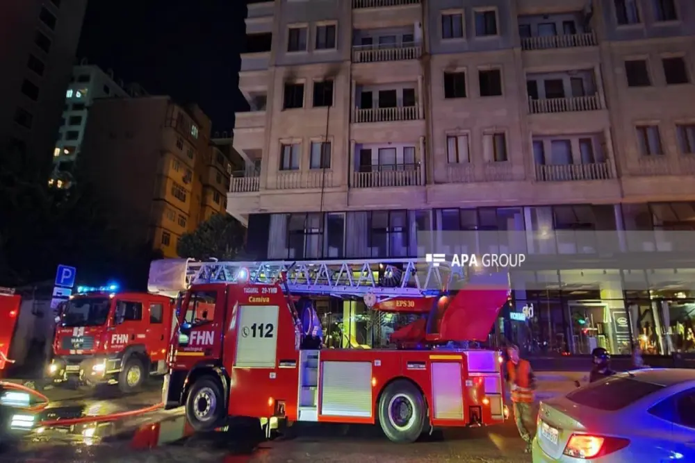 Gəncədə yaşayış binasında yanğın oldu, sakinlər təxliyə edildi - FOTO