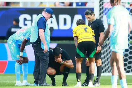 Hakim oyunu yarıda qoyaraq meydanı tərk etdi