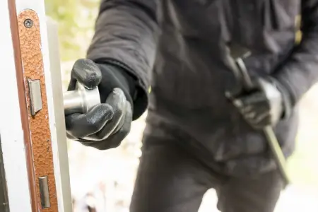 Bakıda mağazadan 12 min manatlıq oğurluq edildi- VİDEO