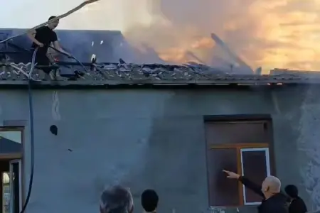 Ağcabədidə 4 otaqlı ev yandı