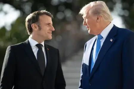 “Çənəsinə vurulan zərbədən sonra...” – Tramp Makronu necə ələ saldı? 