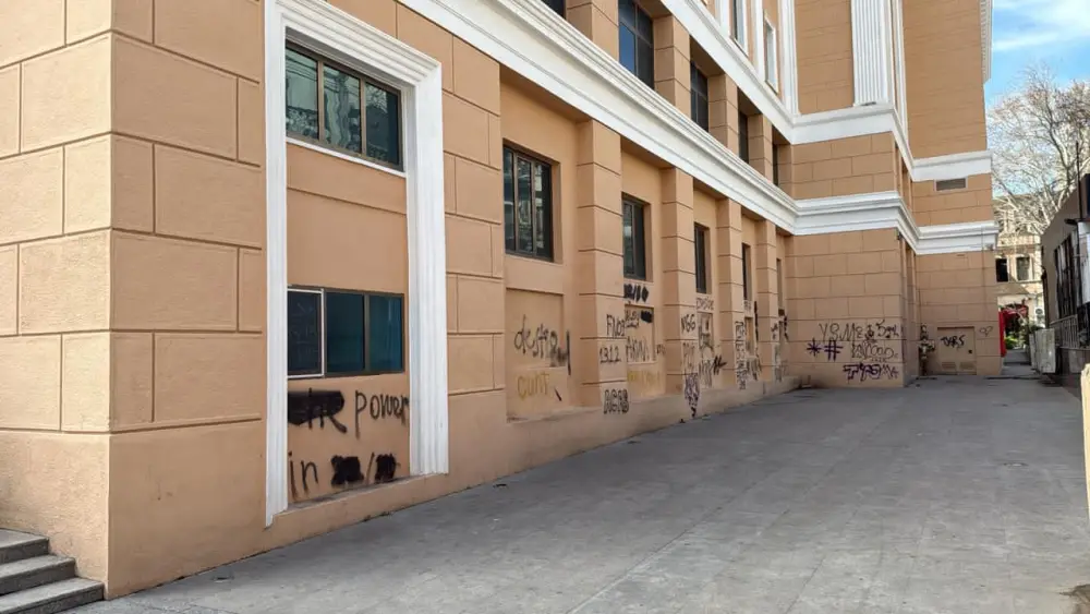Nizami Kino Mərkəzinin binası vandallığa məruz qaldı - Fotolar 