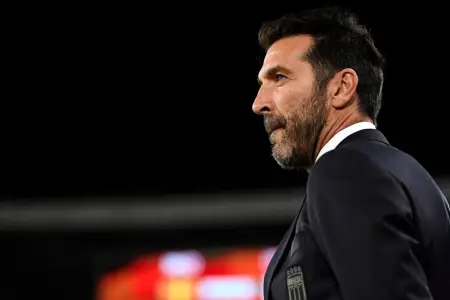 Buffon da millidən istefa verdi