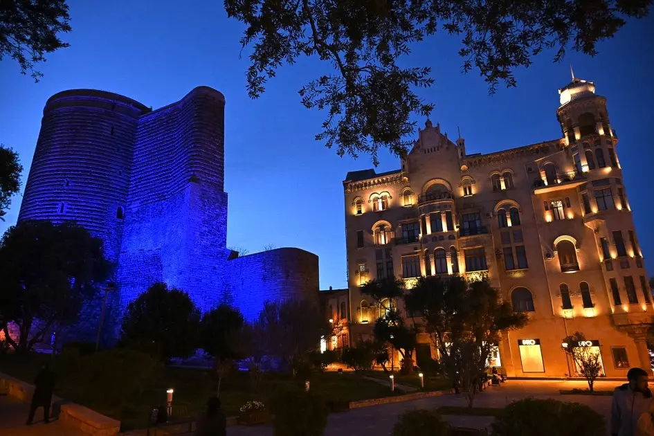 Bakı onlar üçün maviyə büründü – FOTOLAR