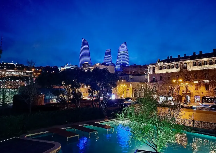 Bakı onlar üçün maviyə büründü – FOTOLAR